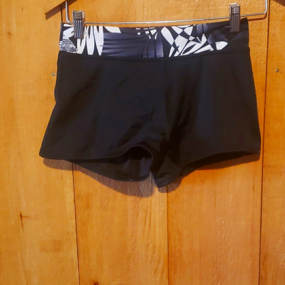 Venus bottoms size 4